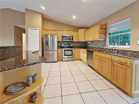 2019 NE 16th Pl, Cape Coral, FL 33909