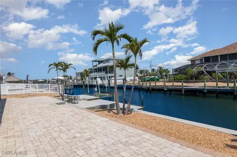 420 Donora Blvd, Fort Myers Beach, FL 33931