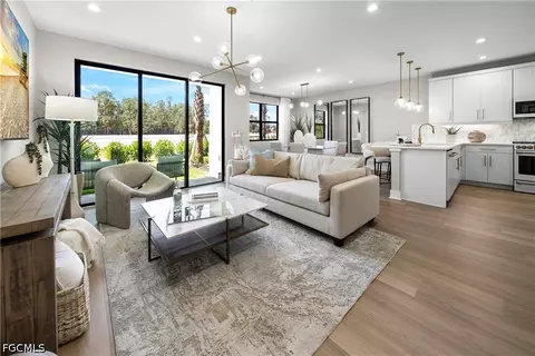 6088 Barbara Cir, Naples, FL 34112