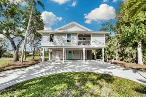 13450 Coral Dr, Fort Myers, FL 33908