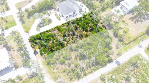 13451 Almond Dr, Fort Myers, FL 33908