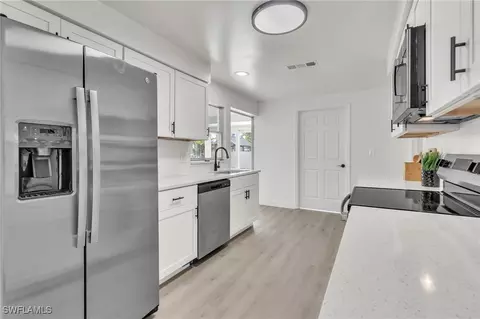 Kitchen - 4048 Mohawk Pl, Naples, FL 34112 photo 2 of 4