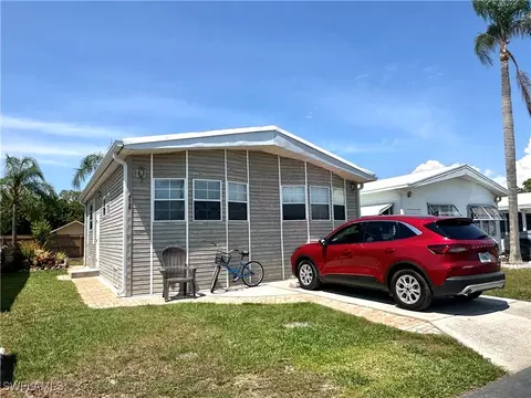 4580 Washington Way E, Estero, FL 33928