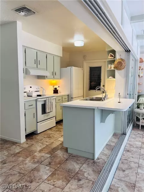 Kitchen - 4049 Rainbow Cir, Labelle, FL 33935 photo 1 of 1