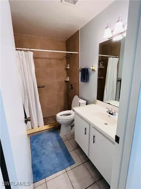 Bath - 4049 Rainbow Cir, Labelle, FL 33935 photo 2 of 2