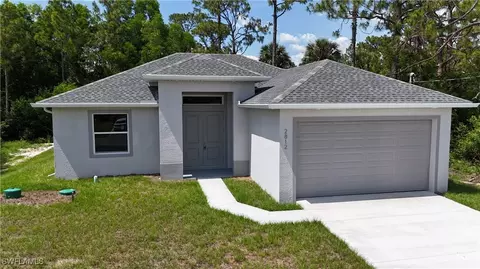 2812 10 St W, Lehigh Acres, FL 33971