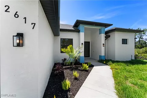 2617 40th St W, Lehigh Acres, FL 33971