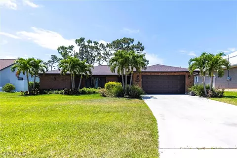 860 SW 18th Ter, Cape Coral, FL 33991