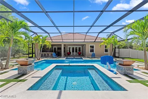 915 16th St SE, Naples, FL 34117