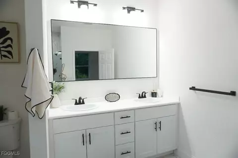 16 W 7th St, Lehigh Acres, FL 33972