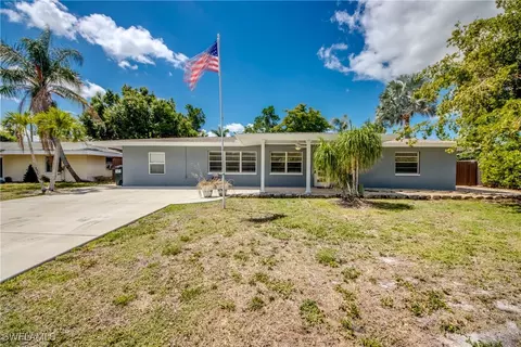 1426 Davis Dr, Fort Myers, FL 33919