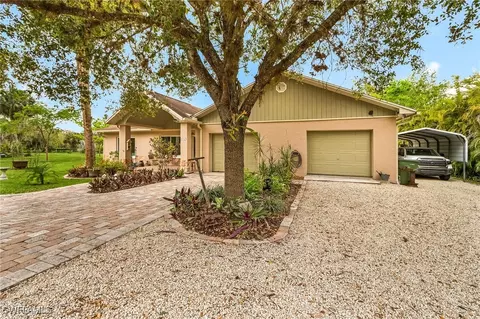 Exterior - 110 Hampton Ave, Labelle, FL 33935 photo 2 of 7