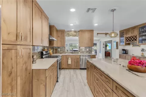Kitchen - 110 Hampton Ave, Labelle, FL 33935 photo 3 of 4