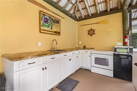 Kitchen - 110 Hampton Ave, Labelle, FL 33935 photo 4 of 4