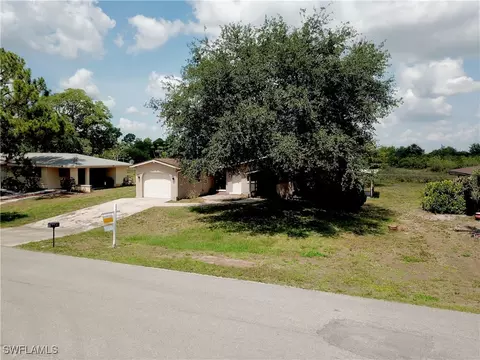 215 Redcliff Ave, Lehigh Acres, FL 33936