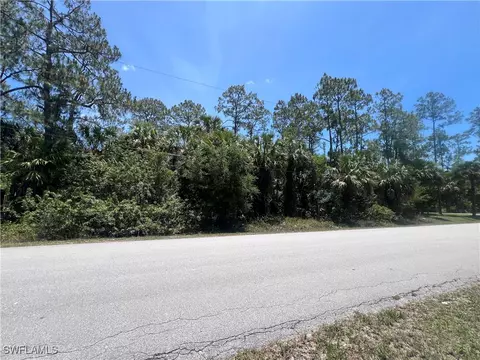 23 Rd St NW, Naples, FL 34120