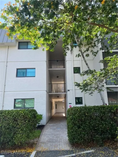 788 Park Shore Dr #B14, Naples, FL 34103