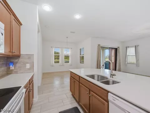 10646 Essex Square Blvd, Fort Myers, FL 33913