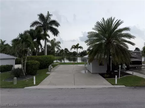 5701 Cypress Woods Resort Dr, Fort Myers, FL 33905