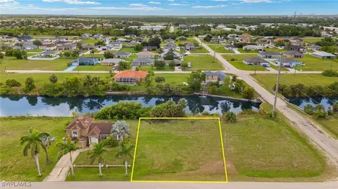 2723 NE 5th Pl, Cape Coral, FL 33909
