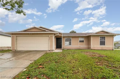 302 NE 10th Ter, Cape Coral, FL 33909
