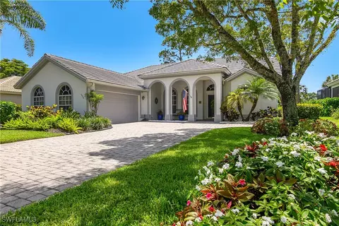 6576 Chestnut Cir, Naples, FL 34109