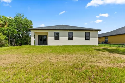 Exterior - 6010 Acorn Cir, Labelle, FL 33935 photo 6 of 6