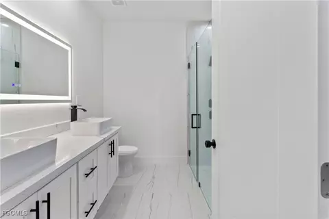 Bath - 6010 Acorn Cir, Labelle, FL 33935 photo 4 of 6