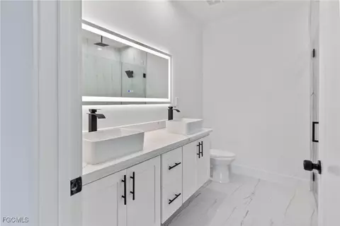 Bath - 6010 Acorn Cir, Labelle, FL 33935 photo 3 of 6