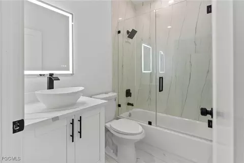 Bath - 6010 Acorn Cir, Labelle, FL 33935 photo 5 of 6