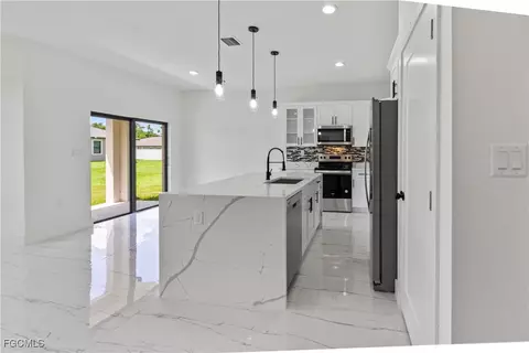 Kitchen - 6010 Acorn Cir, Labelle, FL 33935 photo 3 of 4