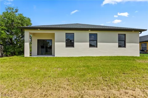 Exterior - 6010 Acorn Cir, Labelle, FL 33935 photo 4 of 6