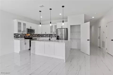 Kitchen - 6010 Acorn Cir, Labelle, FL 33935 photo 4 of 4