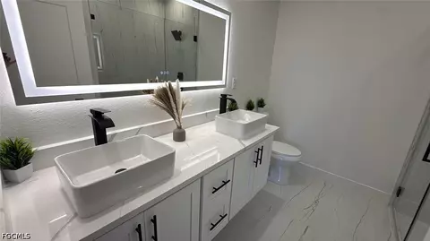 Bath - 6010 Acorn Cir, Labelle, FL 33935 photo 2 of 6