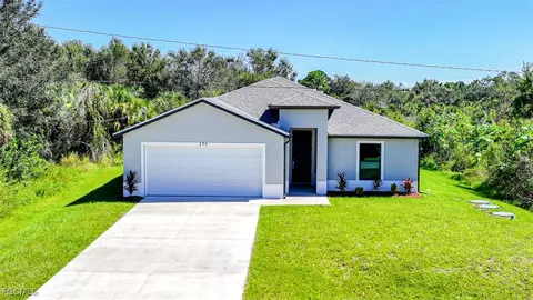 374 Pennfield St, Lehigh Acres, FL 33974
