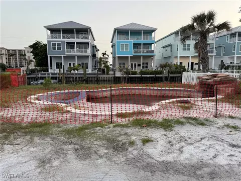 151 Matanzas St, Fort Myers Beach, FL 33931