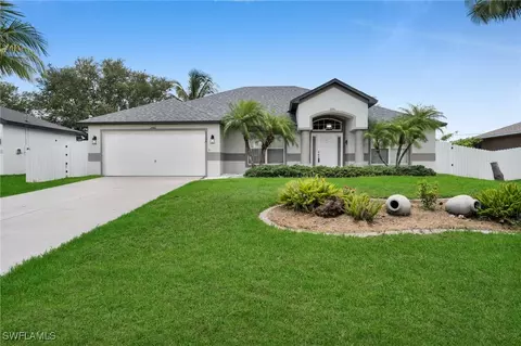 2206 NE 17th Pl, Cape Coral, FL 33909