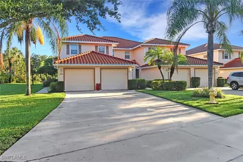 395 Robin Hood Cir #201, Naples, FL 34104