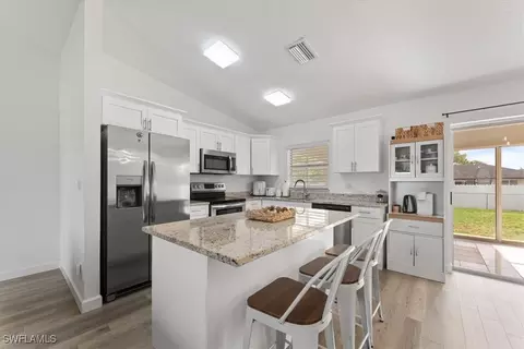 605 SW 18th Ter, Cape Coral, FL 33991