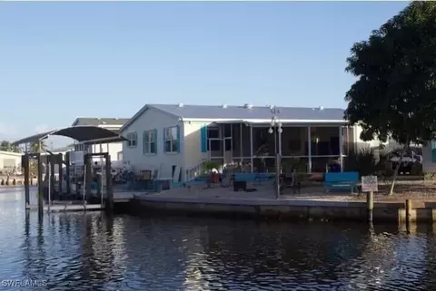 3140 Binnacle Ln, Saint James City, FL 33956