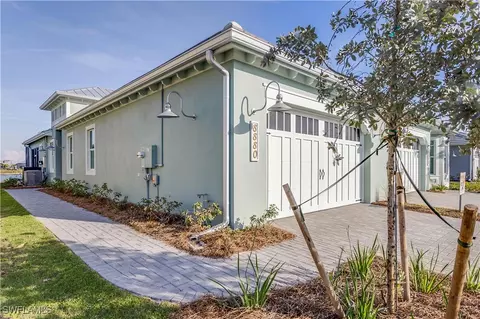 8925 Calypso Ct, Naples, FL 34112