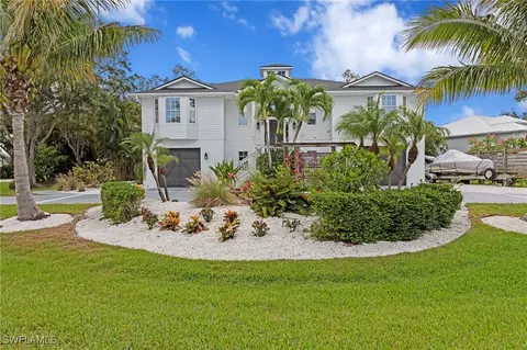 18011 Parkridge Ct, Fort Myers, FL 33908