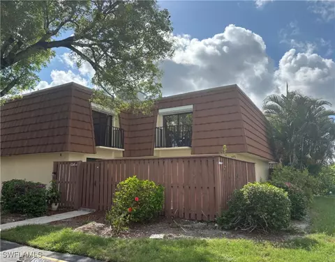 525 Cedarbend Dr #4, Fort Myers, FL 33919