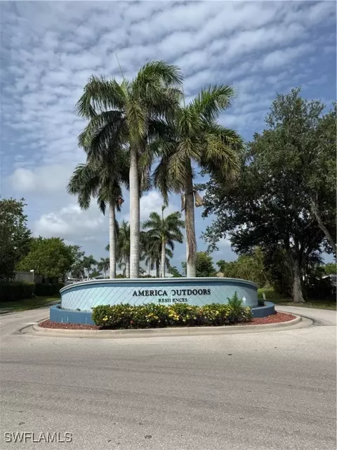 5769 Pink Panther Dr, Fort Myers, FL 33908