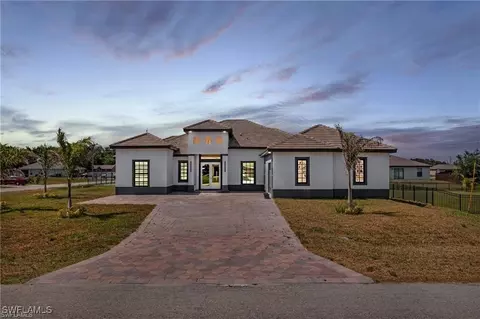 239 Blackstone Dr, Fort Myers, FL 33913