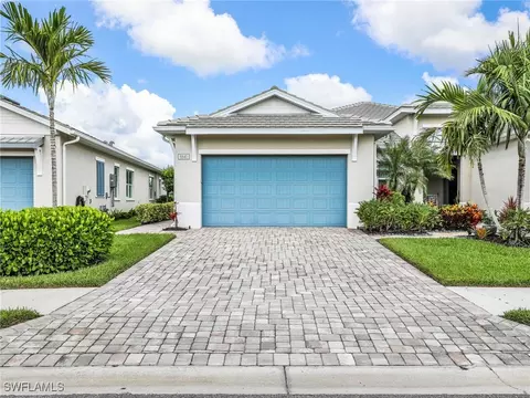 8841 Saint Lucia Dr, Naples, FL 34114
