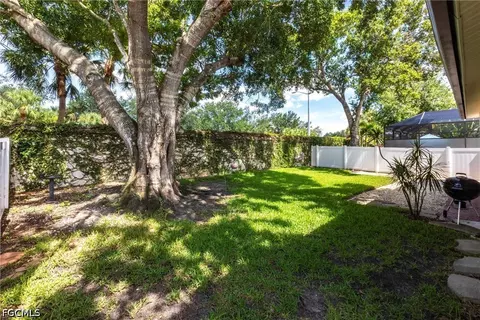 11302 Lakeland Cir, Fort Myers, FL 33913