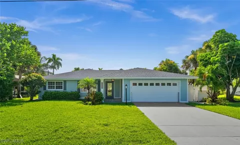 27296 Buccaneer Dr, Bonita Springs, FL 34135