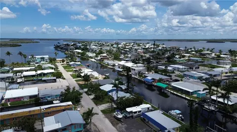2595 Pine St, Matlacha, FL 33993 photo 3