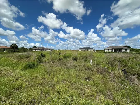 370 Piper Ave, Lehigh Acres, FL 33974